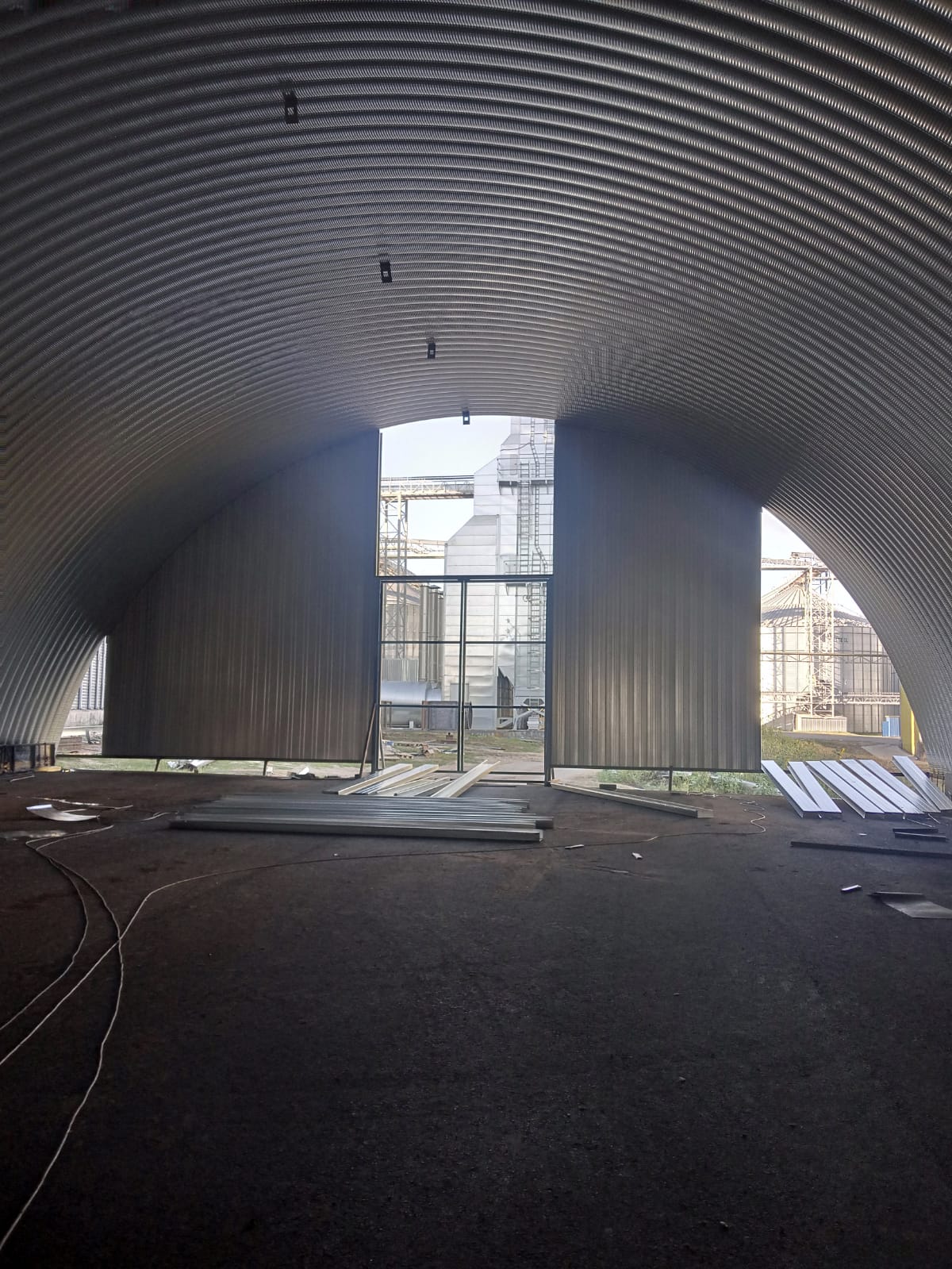 2 арочных ангара бетонным ростверком 1000 мм